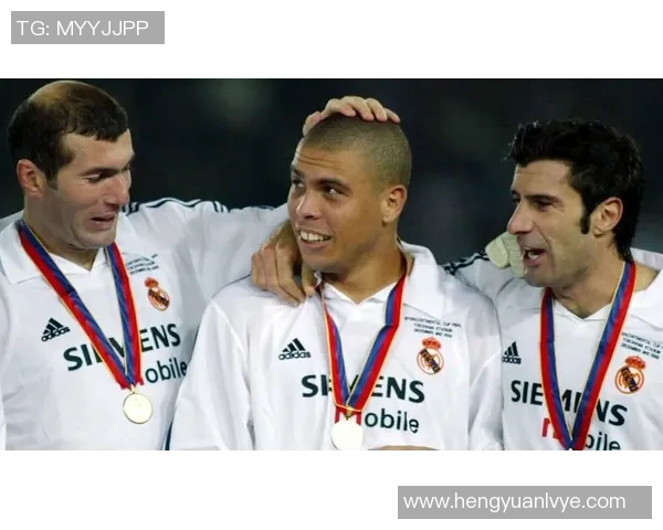 足坛巨星谢幕回顾那些光辉岁月与足球退役球星的传奇故事